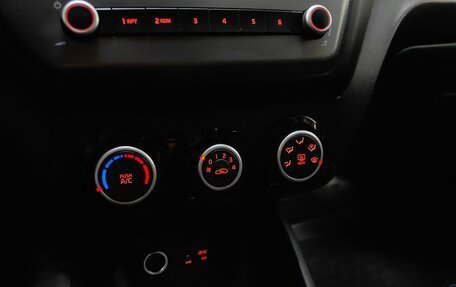 KIA Rio III рестайлинг, 2015 год, 868 000 рублей, 15 фотография