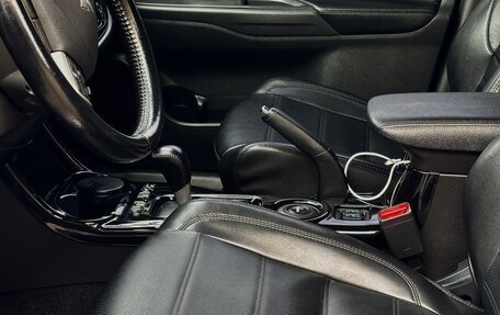 Mitsubishi Outlander III рестайлинг 3, 2013 год, 1 715 000 рублей, 10 фотография