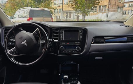 Mitsubishi Outlander III рестайлинг 3, 2013 год, 1 715 000 рублей, 9 фотография