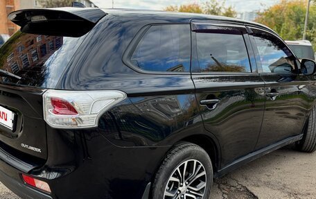Mitsubishi Outlander III рестайлинг 3, 2013 год, 1 715 000 рублей, 4 фотография