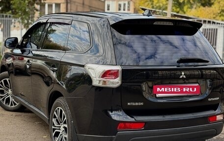 Mitsubishi Outlander III рестайлинг 3, 2013 год, 1 715 000 рублей, 5 фотография