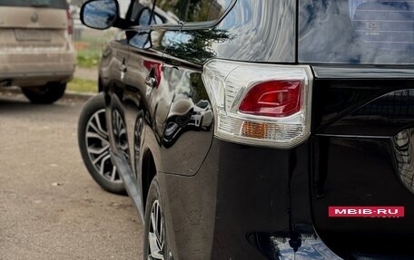 Mitsubishi Outlander III рестайлинг 3, 2013 год, 1 715 000 рублей, 6 фотография