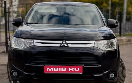 Mitsubishi Outlander III рестайлинг 3, 2013 год, 1 715 000 рублей, 3 фотография