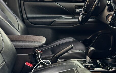 Mitsubishi Outlander III рестайлинг 3, 2013 год, 1 715 000 рублей, 12 фотография
