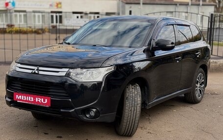 Mitsubishi Outlander III рестайлинг 3, 2013 год, 1 715 000 рублей, 2 фотография
