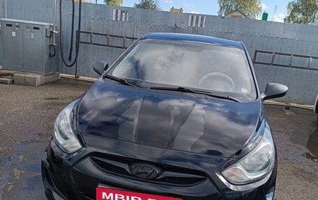 Hyundai Solaris II рестайлинг, 2012 год, 810 000 рублей, 2 фотография