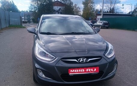 Hyundai Solaris II рестайлинг, 2013 год, 1 000 000 рублей, 1 фотография