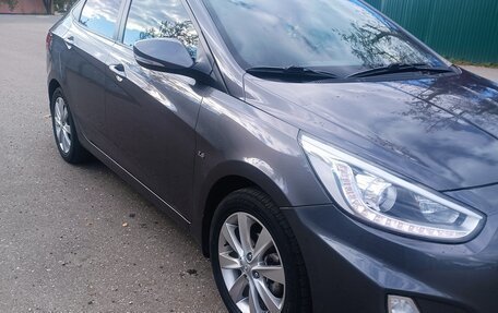 Hyundai Solaris II рестайлинг, 2013 год, 1 000 000 рублей, 4 фотография