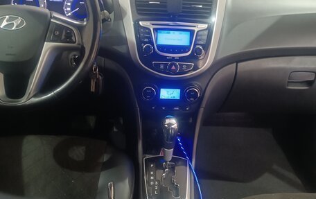 Hyundai Solaris II рестайлинг, 2013 год, 1 000 000 рублей, 6 фотография