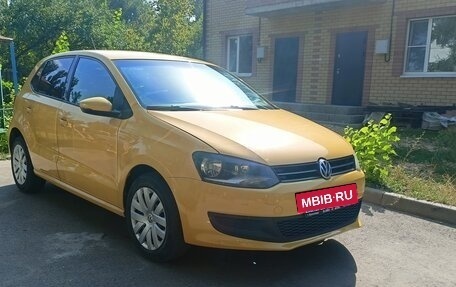 Volkswagen Polo VI (EU Market), 2011 год, 585 000 рублей, 2 фотография