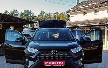 Toyota RAV4, 2020 год, 2 890 000 рублей, 2 фотография