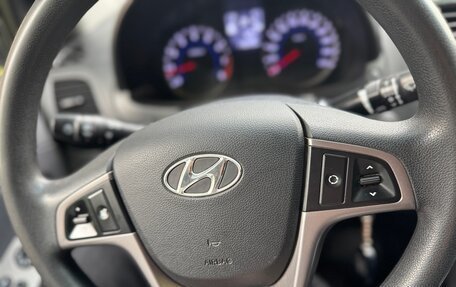 Hyundai Solaris II рестайлинг, 2015 год, 890 000 рублей, 2 фотография