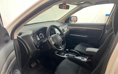Mitsubishi Outlander III рестайлинг 3, 2017 год, 1 690 000 рублей, 7 фотография