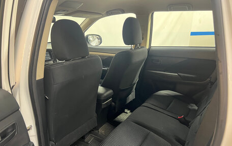Mitsubishi Outlander III рестайлинг 3, 2017 год, 1 690 000 рублей, 8 фотография