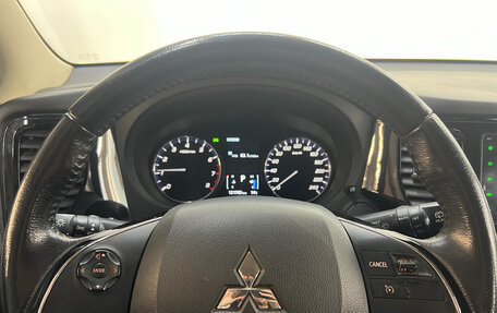 Mitsubishi Outlander III рестайлинг 3, 2017 год, 1 690 000 рублей, 12 фотография