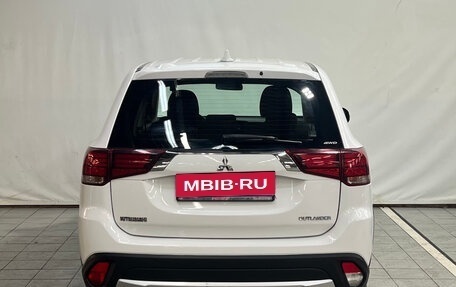 Mitsubishi Outlander III рестайлинг 3, 2017 год, 1 690 000 рублей, 5 фотография