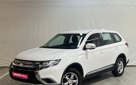 Mitsubishi Outlander III рестайлинг 3, 2017 год, 1 690 000 рублей, 1 фотография