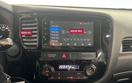 Mitsubishi Outlander III рестайлинг 3, 2017 год, 1 690 000 рублей, 11 фотография