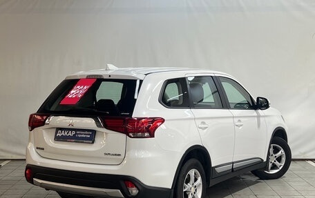 Mitsubishi Outlander III рестайлинг 3, 2017 год, 1 690 000 рублей, 4 фотография