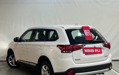 Mitsubishi Outlander III рестайлинг 3, 2017 год, 1 690 000 рублей, 6 фотография