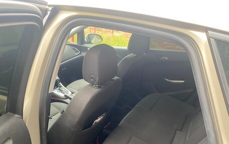 Opel Astra J, 2011 год, 850 000 рублей, 2 фотография