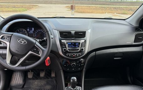 Hyundai Solaris II рестайлинг, 2015 год, 1 300 000 рублей, 5 фотография