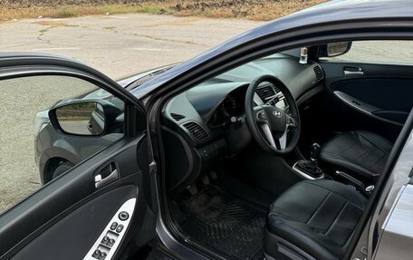 Hyundai Solaris II рестайлинг, 2015 год, 1 300 000 рублей, 4 фотография