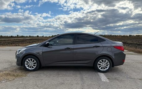Hyundai Solaris II рестайлинг, 2015 год, 1 300 000 рублей, 2 фотография
