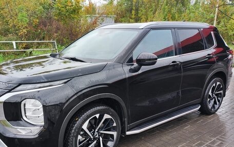 Mitsubishi Outlander, 2023 год, 4 100 000 рублей, 1 фотография