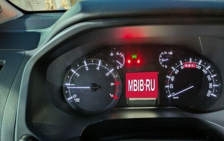 Toyota Land Cruiser Prado 150 рестайлинг 2, 2018 год, 4 550 000 рублей, 7 фотография