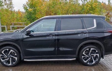 Mitsubishi Outlander, 2023 год, 4 100 000 рублей, 2 фотография