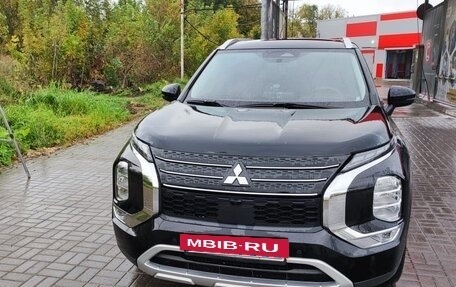 Mitsubishi Outlander, 2023 год, 4 100 000 рублей, 5 фотография