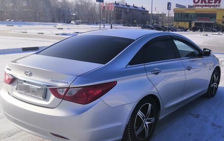 Hyundai Sonata VI, 2010 год, 900 000 рублей, 3 фотография