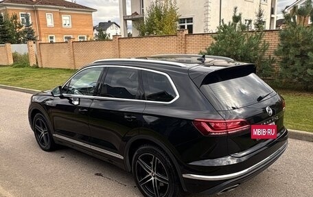 Volkswagen Touareg III, 2020 год, 4 900 000 рублей, 3 фотография