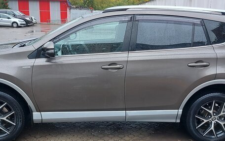 Toyota RAV4, 2017 год, 2 800 000 рублей, 2 фотография