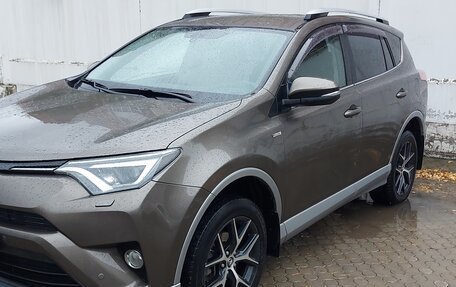 Toyota RAV4, 2017 год, 2 800 000 рублей, 4 фотография
