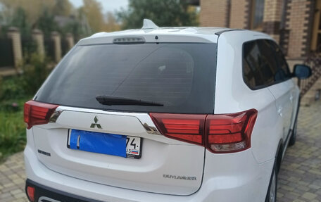 Mitsubishi Outlander III рестайлинг 3, 2019 год, 1 670 000 рублей, 6 фотография