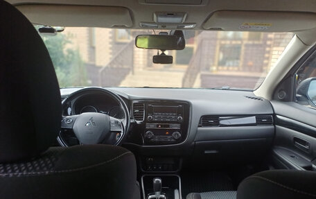Mitsubishi Outlander III рестайлинг 3, 2019 год, 1 670 000 рублей, 7 фотография