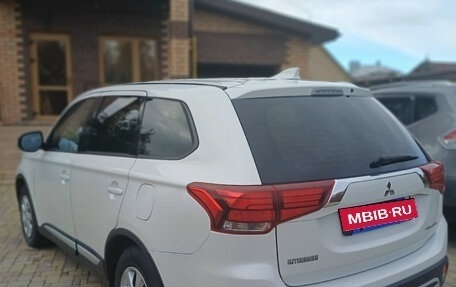 Mitsubishi Outlander III рестайлинг 3, 2019 год, 1 670 000 рублей, 4 фотография