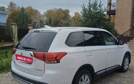 Mitsubishi Outlander III рестайлинг 3, 2019 год, 1 670 000 рублей, 9 фотография