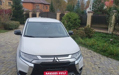 Mitsubishi Outlander III рестайлинг 3, 2019 год, 1 670 000 рублей, 11 фотография