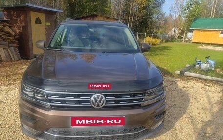 Volkswagen Tiguan II, 2018 год, 2 450 000 рублей, 1 фотография