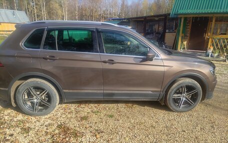 Volkswagen Tiguan II, 2018 год, 2 450 000 рублей, 4 фотография