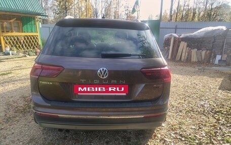 Volkswagen Tiguan II, 2018 год, 2 450 000 рублей, 3 фотография