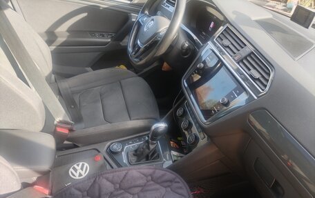 Volkswagen Tiguan II, 2018 год, 2 450 000 рублей, 6 фотография