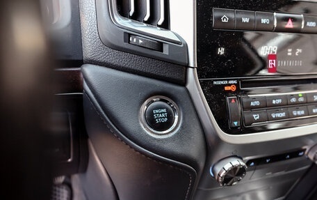 Toyota Land Cruiser 200, 2018 год, 7 450 000 рублей, 17 фотография