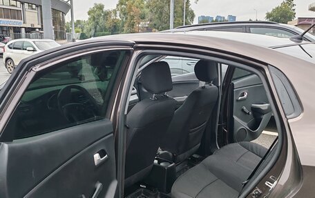 KIA Rio III рестайлинг, 2015 год, 949 999 рублей, 16 фотография
