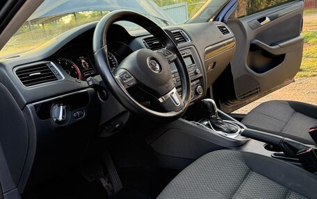 Volkswagen Jetta VI, 2013 год, 800 000 рублей, 10 фотография