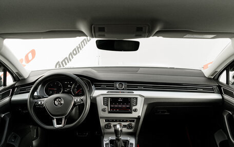 Volkswagen Passat B8 рестайлинг, 2016 год, 1 895 000 рублей, 13 фотография