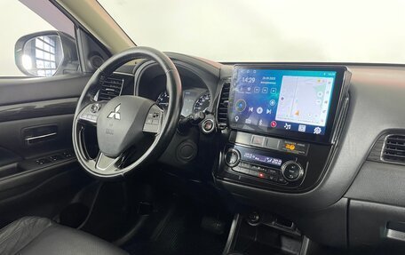 Mitsubishi Outlander III рестайлинг 3, 2016 год, 1 659 000 рублей, 15 фотография